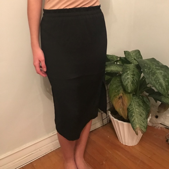 Black tea length straight skirt - Picture 2 of 5